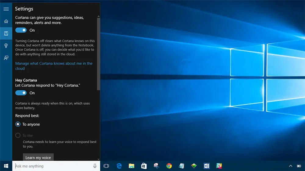 Рабочий стол Windows 10 с окном настроек Cortana