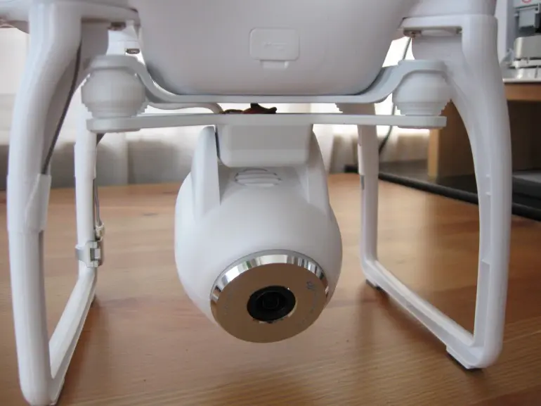 Камера на корпусе DJI Phantom 2 Vision крупным планом