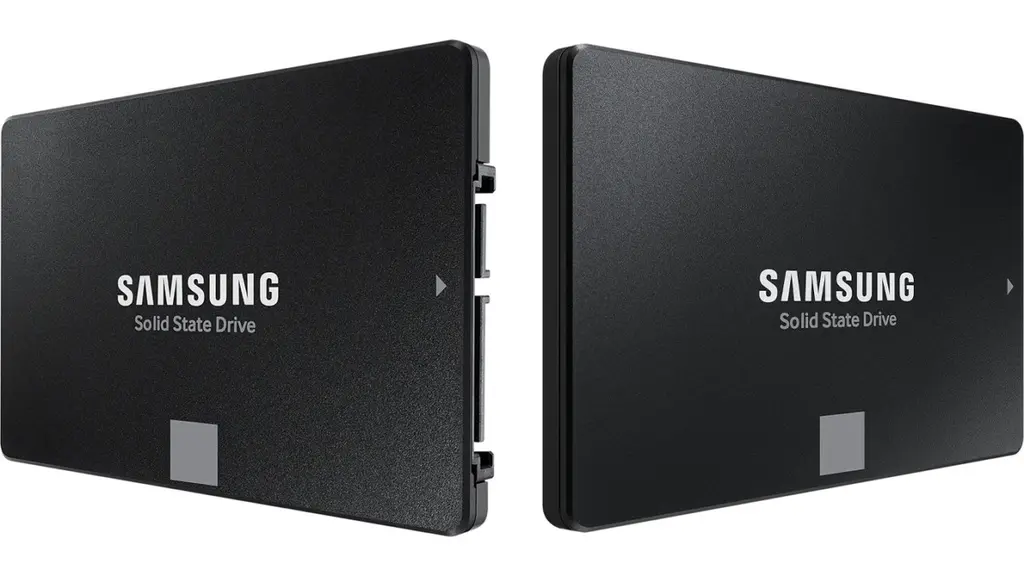 Два SSD Samsung 870 EVO рядом