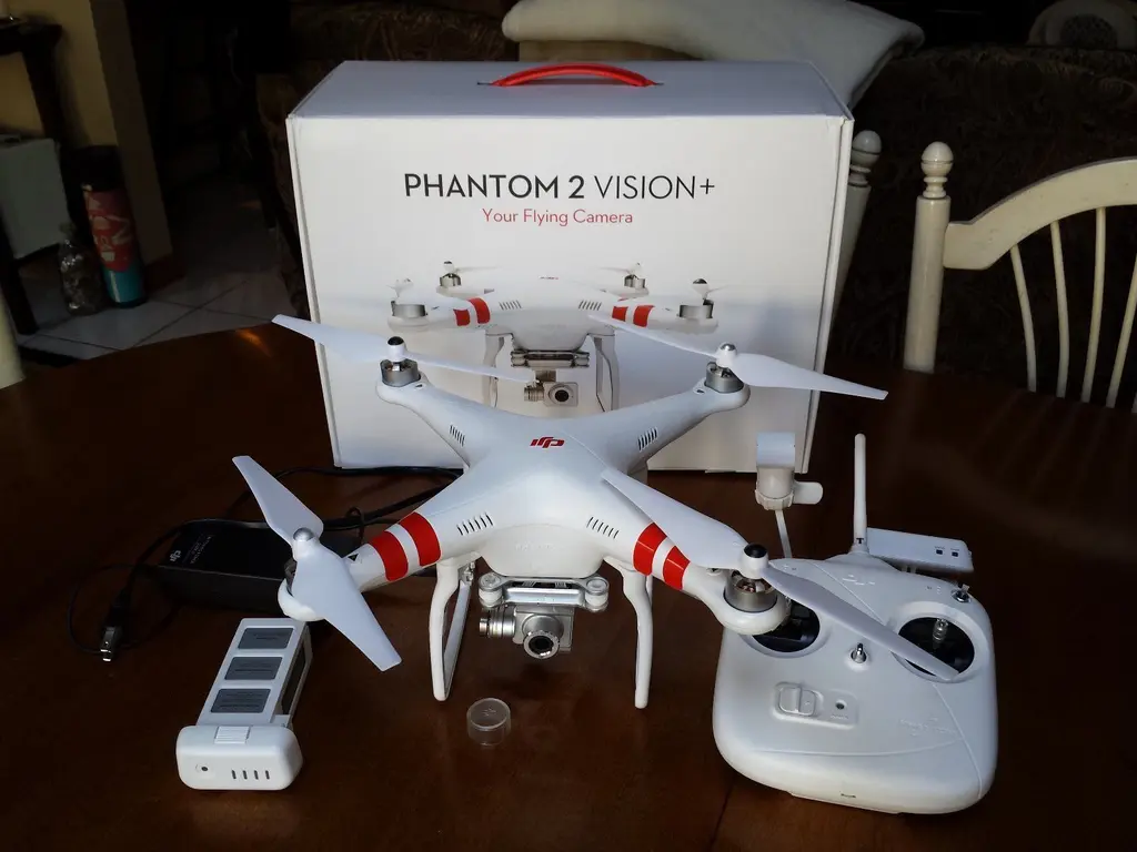 Комплект DJI Phantom 2 Vision в упаковке