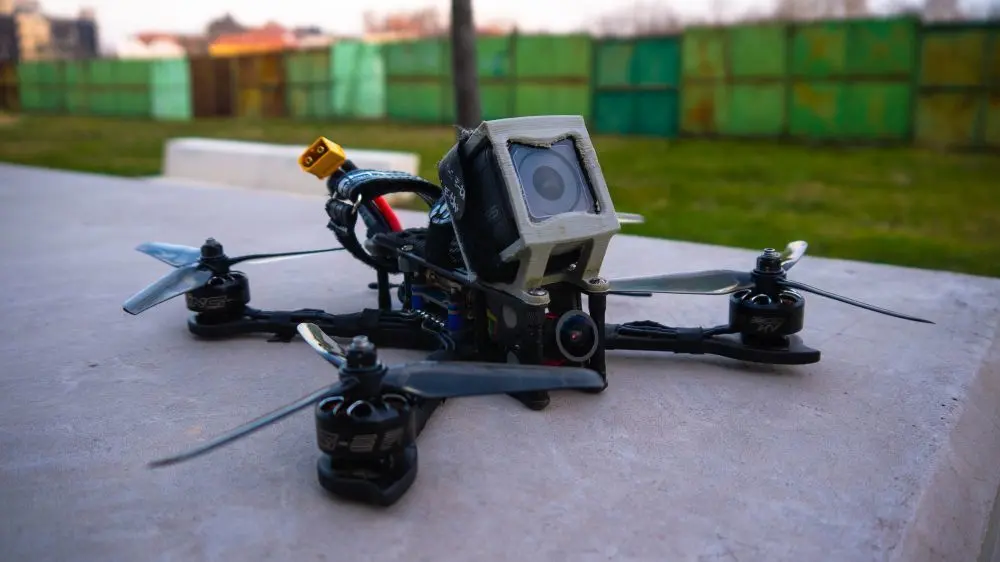 FPV-дрон RTF на столе