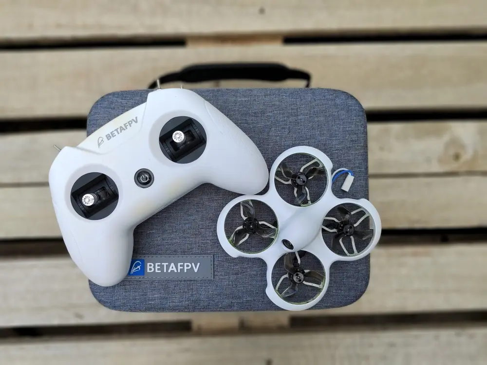 Комплект дрона RTF: пульт и Tiny Whoop в кейсе