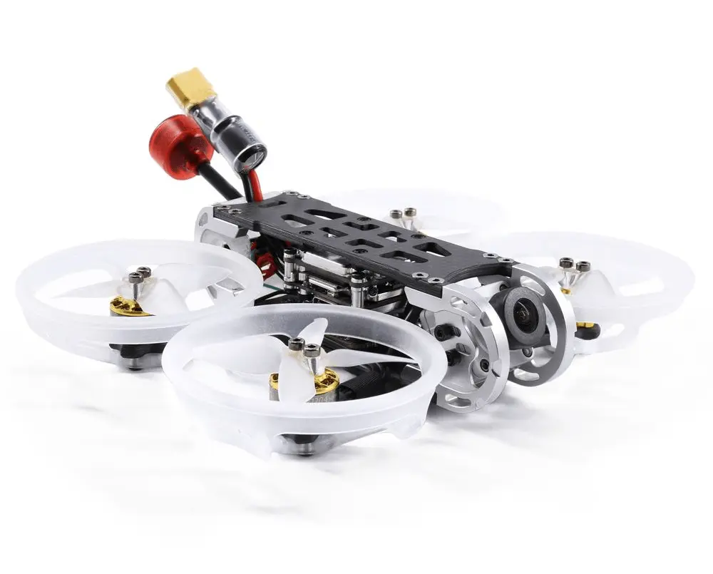 Дрон 2-дюймового класса с пропеллерами в защитных кольцах