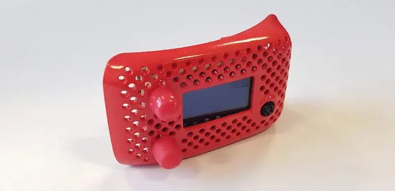 Красный корпус видеоприёмника Immersion RC RapidFire с дисплеем