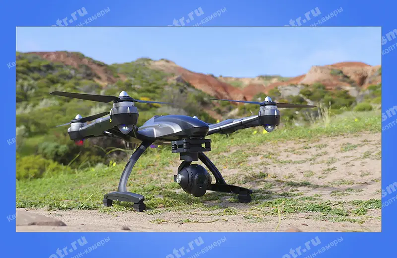 Квадрокоптер Yuneec Typhoon Q500 4K на холмистой местности